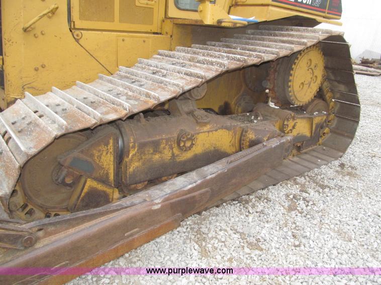 image for item F7023 1995 Caterpillar D6H LGP dozer