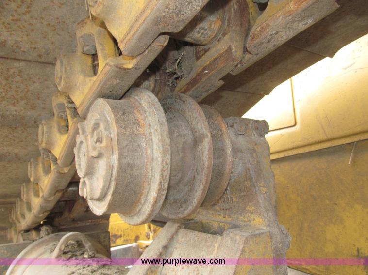 image for item F7023 1995 Caterpillar D6H LGP dozer