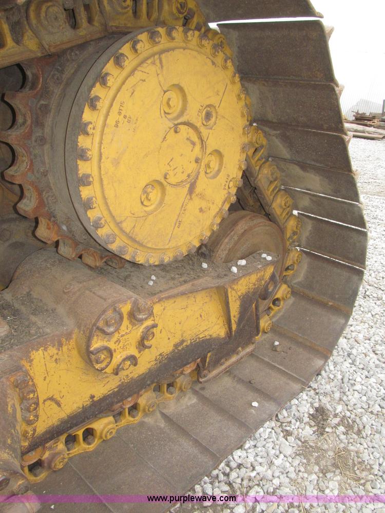 image for item F7023 1995 Caterpillar D6H LGP dozer