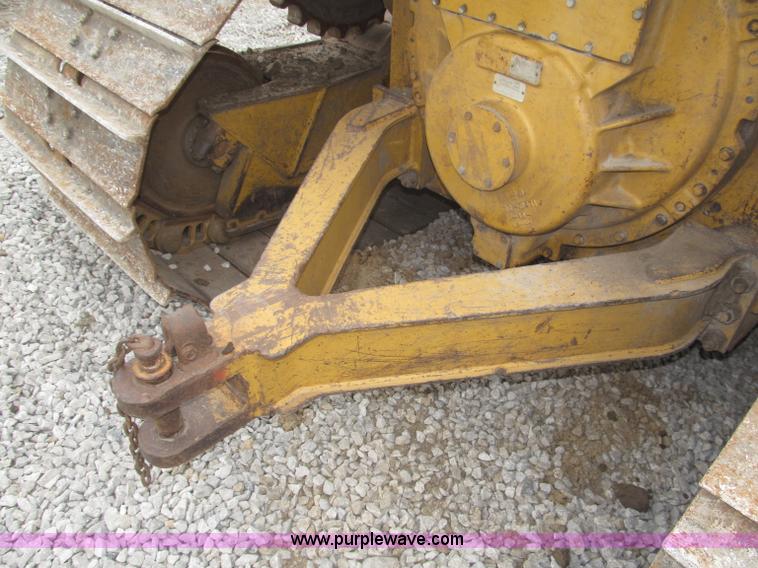 image for item F7023 1995 Caterpillar D6H LGP dozer