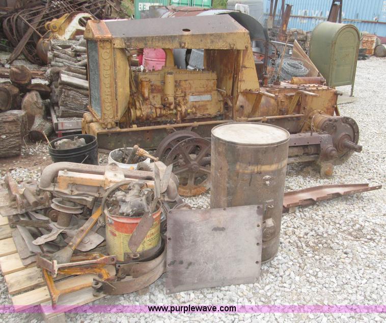 image for item F7025 Oliver CleTrac dozer