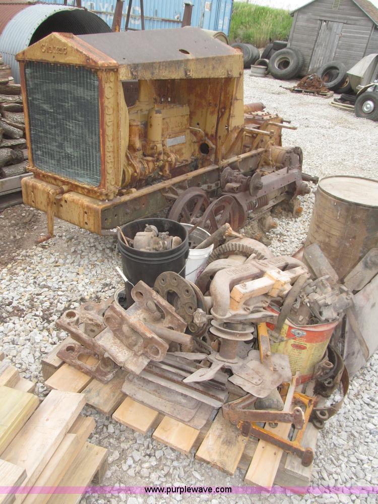 image for item F7025 Oliver CleTrac dozer