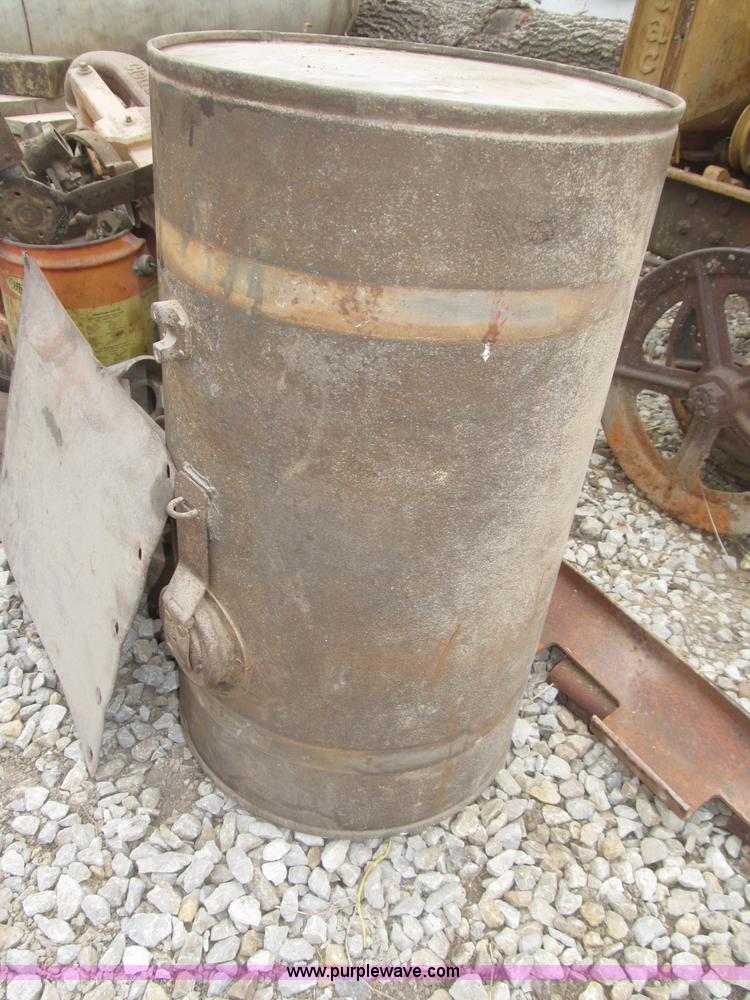 image for item F7025 Oliver CleTrac dozer