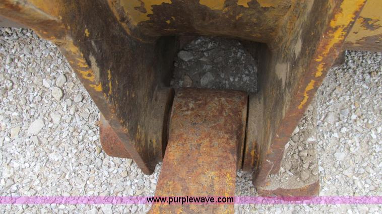 image for item G2019 1985 Komatsu D57S track loader