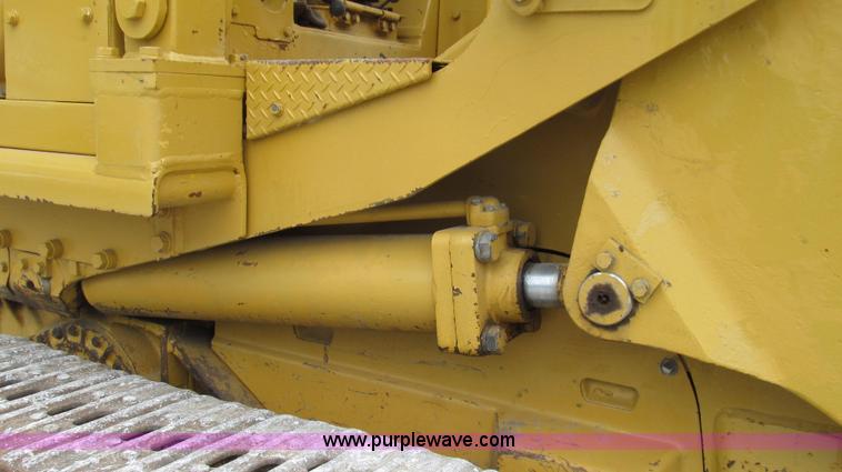 image for item G2019 1985 Komatsu D57S track loader