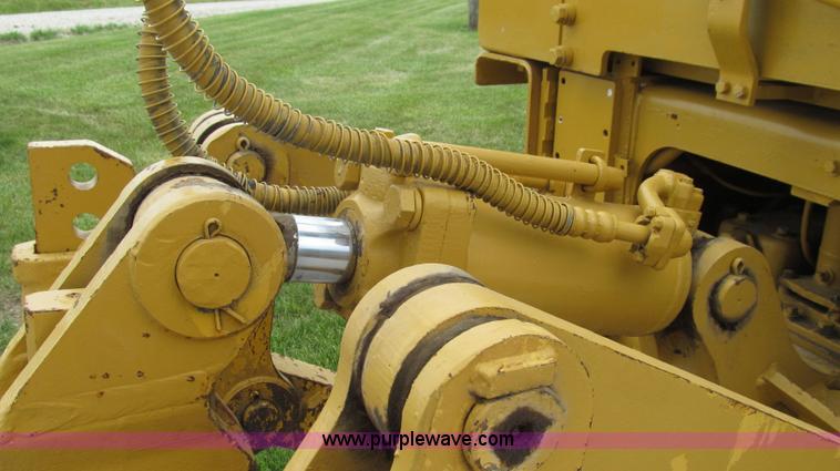 image for item G2019 1985 Komatsu D57S track loader