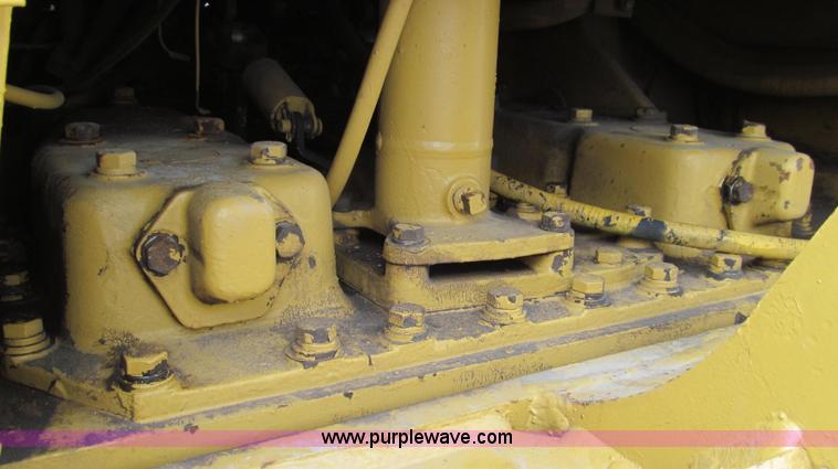 image for item G2019 1985 Komatsu D57S track loader