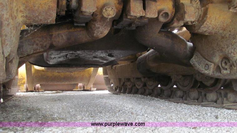 image for item G2019 1985 Komatsu D57S track loader