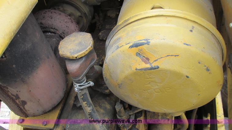 image for item G2019 1985 Komatsu D57S track loader