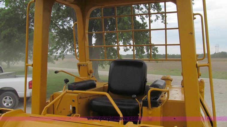 image for item G2019 1985 Komatsu D57S track loader