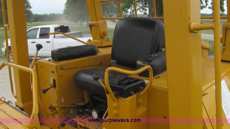 image for item G2019 1985 Komatsu D57S track loader