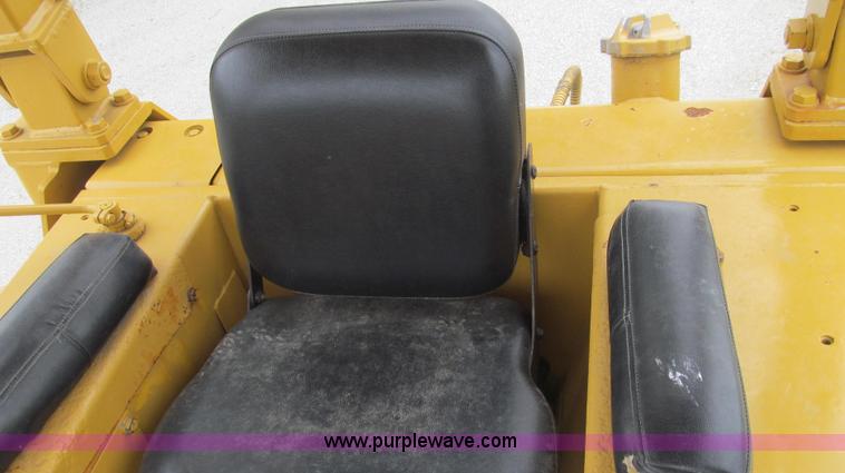 image for item G2019 1985 Komatsu D57S track loader