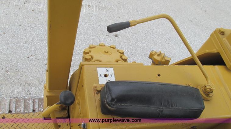 image for item G2019 1985 Komatsu D57S track loader