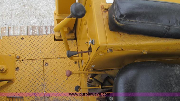 image for item G2019 1985 Komatsu D57S track loader