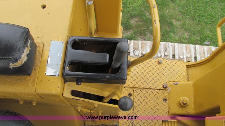 image for item G2019 1985 Komatsu D57S track loader
