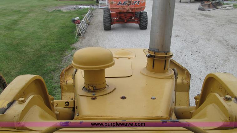 image for item G2019 1985 Komatsu D57S track loader