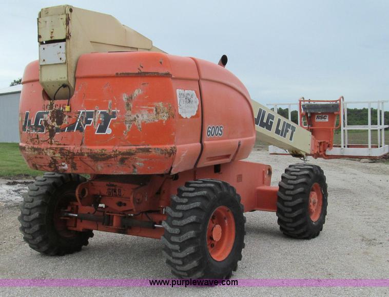 image for item G2020 1997 JLG 600S boom lift