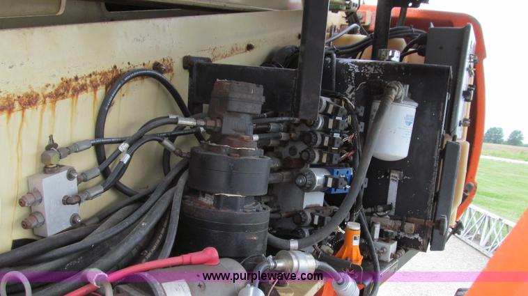 image for item G2020 1997 JLG 600S boom lift