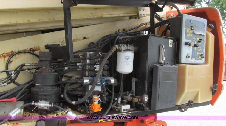 image for item G2020 1997 JLG 600S boom lift