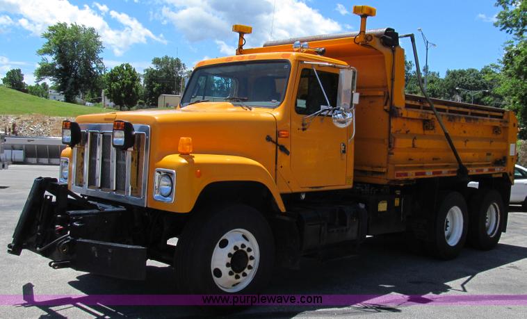 image for item G2021 2002 International F2554 dump truck