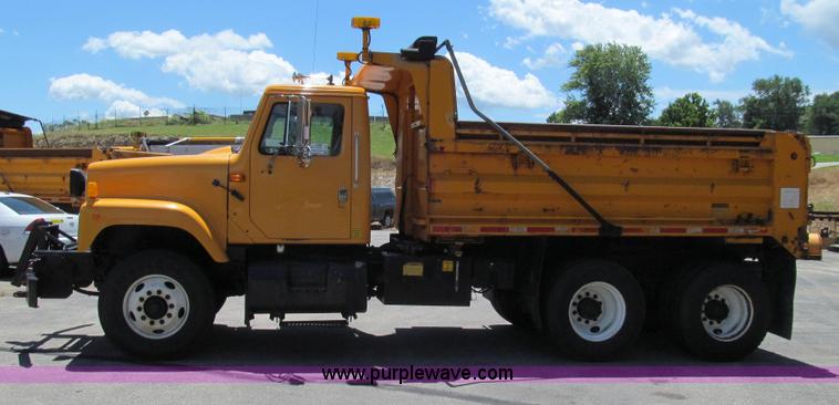 image for item G2021 2002 International F2554 dump truck