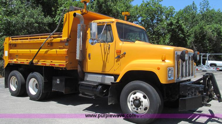image for item G2021 2002 International F2554 dump truck