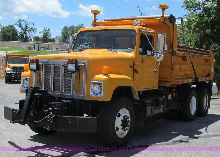image for item G2021 2002 International F2554 dump truck