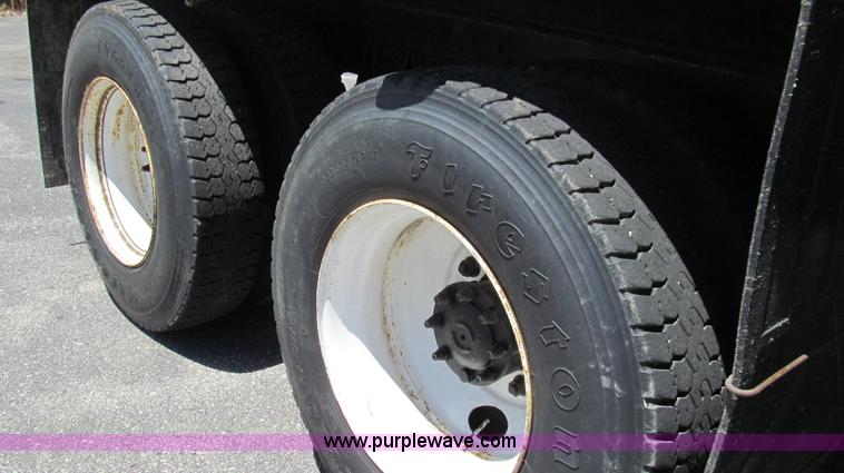 image for item G2021 2002 International F2554 dump truck