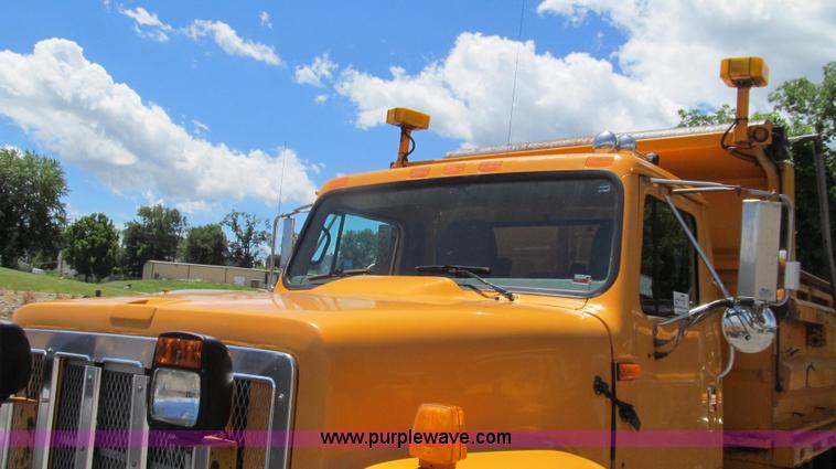 image for item G2021 2002 International F2554 dump truck