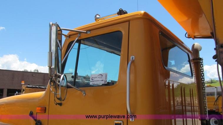 image for item G2021 2002 International F2554 dump truck