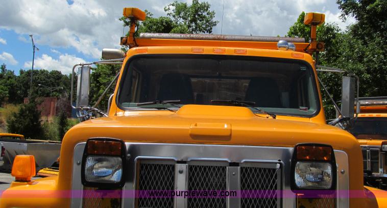 image for item G2021 2002 International F2554 dump truck