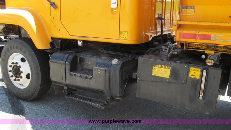 image for item G2021 2002 International F2554 dump truck