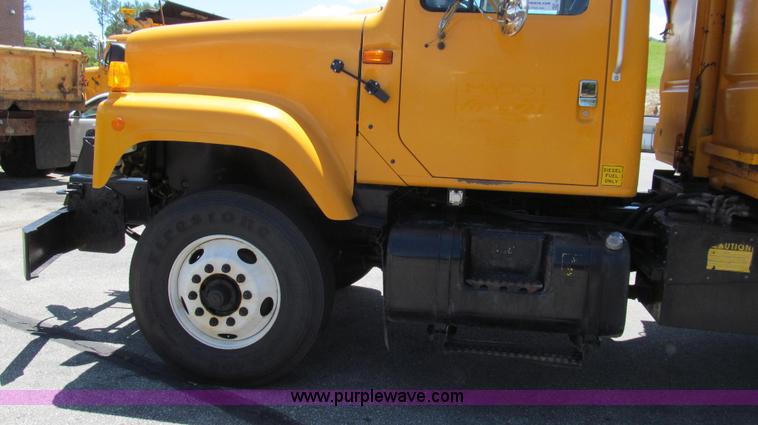 image for item G2021 2002 International F2554 dump truck