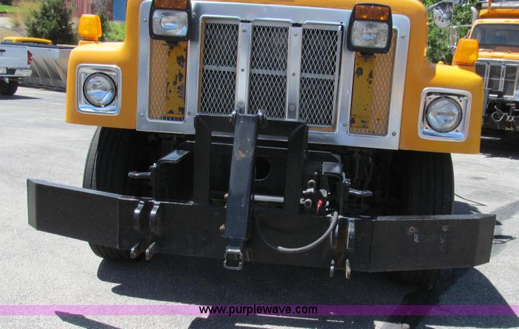 image for item G2021 2002 International F2554 dump truck