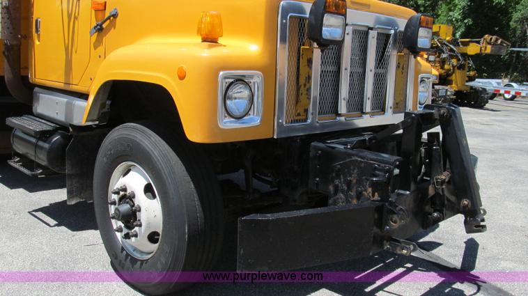 image for item G2021 2002 International F2554 dump truck