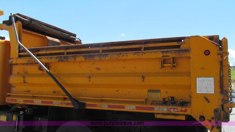 image for item G2021 2002 International F2554 dump truck