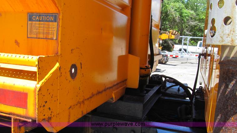 image for item G2021 2002 International F2554 dump truck