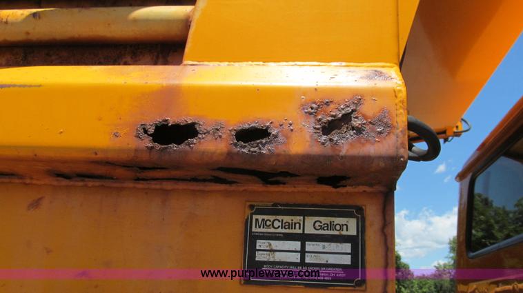 image for item G2021 2002 International F2554 dump truck
