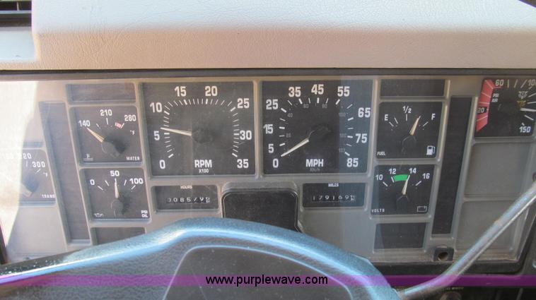 image for item G2021 2002 International F2554 dump truck