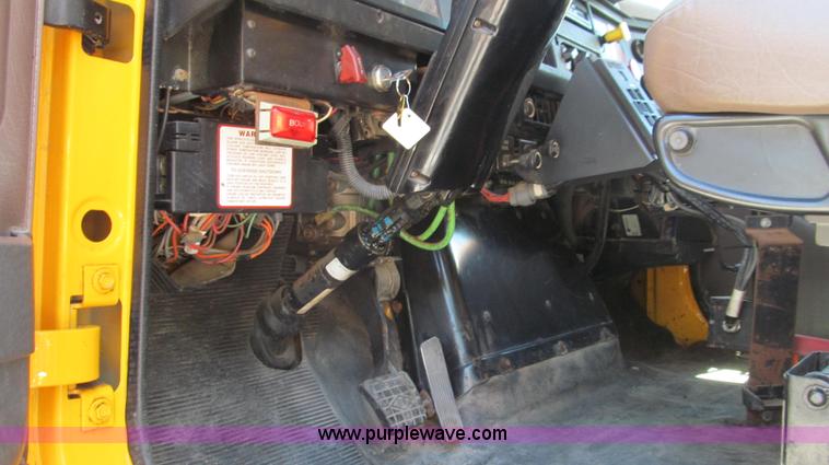 image for item G2021 2002 International F2554 dump truck