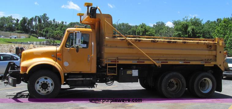 image for item G2022 1999 International 4900 dump truck