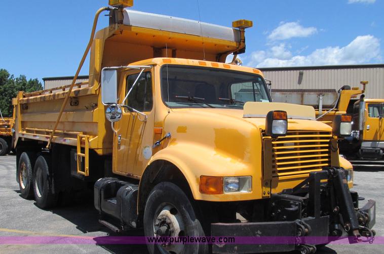image for item G2022 1999 International 4900 dump truck