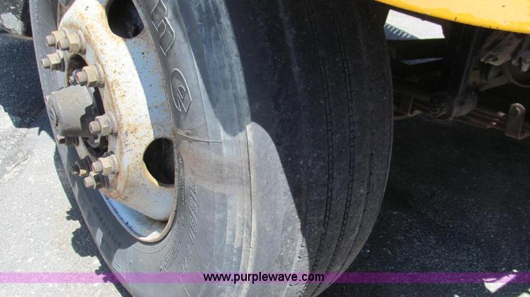 image for item G2022 1999 International 4900 dump truck