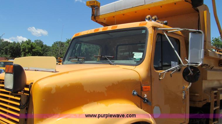image for item G2022 1999 International 4900 dump truck