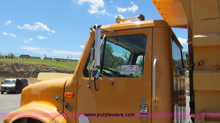 image for item G2022 1999 International 4900 dump truck