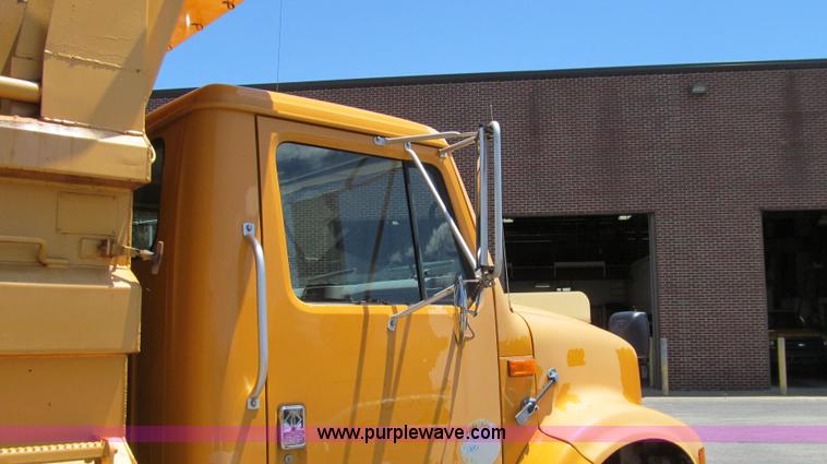 image for item G2022 1999 International 4900 dump truck