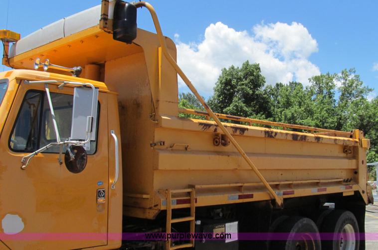 image for item G2022 1999 International 4900 dump truck