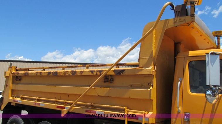 image for item G2022 1999 International 4900 dump truck