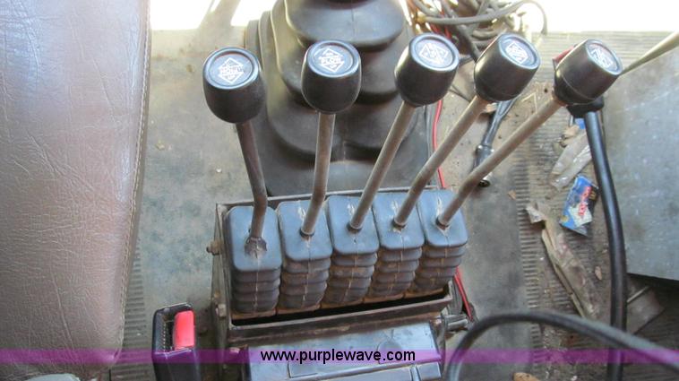 image for item G2022 1999 International 4900 dump truck