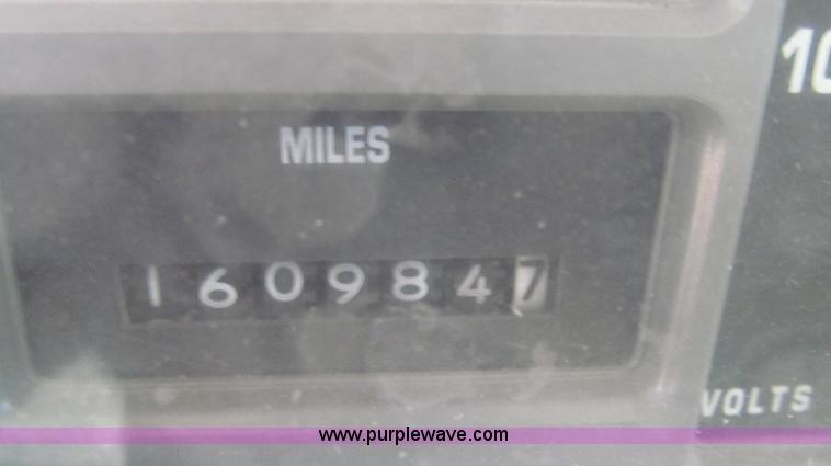 image for item G2022 1999 International 4900 dump truck